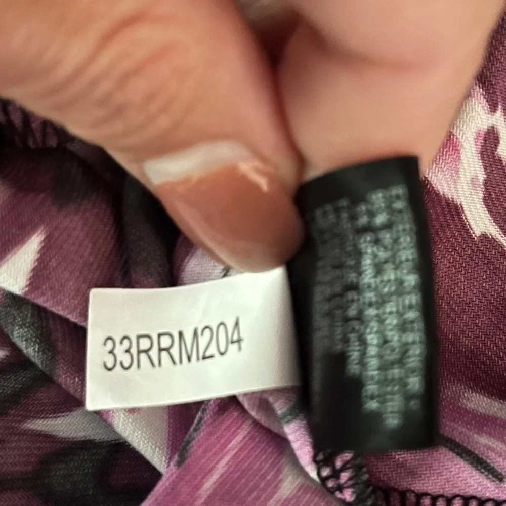 Tahari Arthur S. Levine Sleeveless Abstract Print Blouse Purple Size Medium - Picture 10 of 10